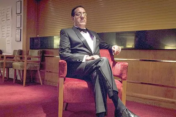 أبرز قانوني مسلم في بريطانيا يخوض معركة ضد الزواج القسري