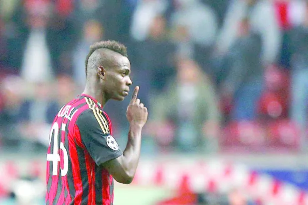 بالوتيللي ينقذ الميلان في اللحظات الأخيرة أمام أياكس الهولندي