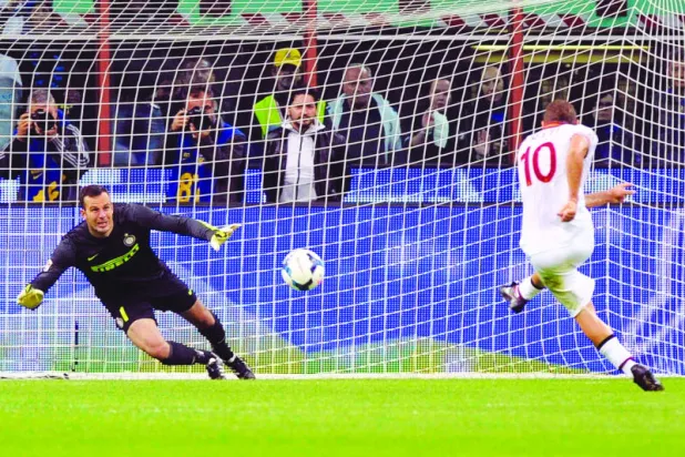 روما يدك مرمى الإنتر بثلاثية ويحافظ على صدارة «الكالتشيو»