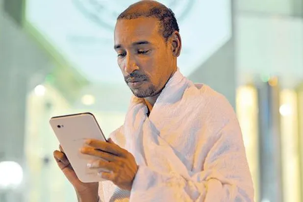 «تطبيقات الأجهزة الذكية»  يد جديدة تمد لخدمة الحجيج