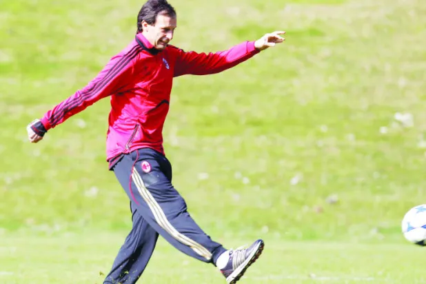 أليغري مخاطبا اللاعبين: كونوا قدوة من دون أقراط وتصفيفة «عرف الديك»