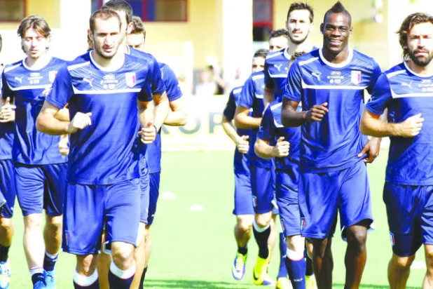 الآزوري يعتمد على إنسيني وفلورنزي كجناحين أمام آرمينيا