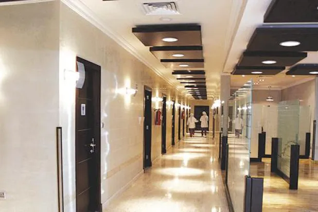 صالونات التجميل ترد على منعها تقديم الخدمات الصحية برفع الأسعار 30 في المائة