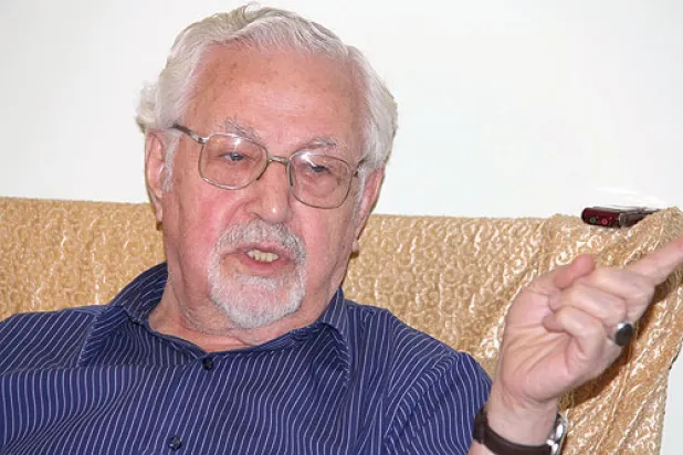 أول وزير خارجية إيراني بعد ثورة 1979: يجب أن تستخدم طهران نفوذها لعزل الأسد