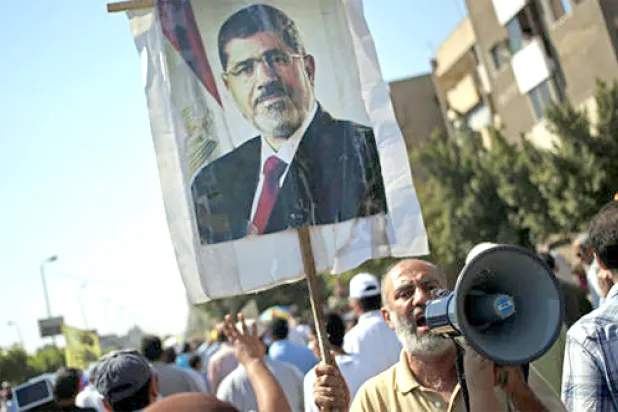 محاكمة مرسي على سطح صفيح ساخن في مصر