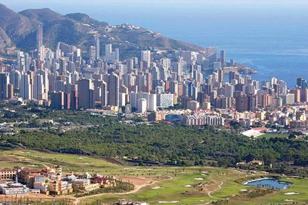 دول أوروبية تغري الأجانب بالاستثمار العقاري مقابل الإقامة والجنسية