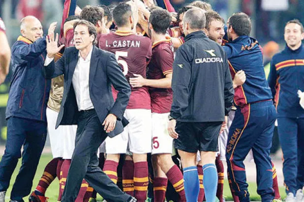 بالوتا رئيس روما ساخرا: لدينا خمسة سحرة وثلاث عرافات يساعدون الفريق على الفوز