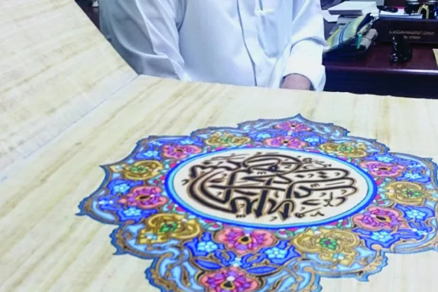 خطاط مصري ينجز كتابة نسخة فريدة من المصحف الشريف على ورق «البردي» في 50 شهرا