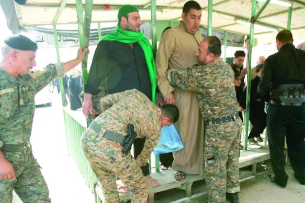 «إزالة راية الحسينيات» تشعل توترا لشركات النفط في البصرة