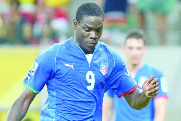 ثنائي هجوم إيطاليا بالوتيللي - روسي يتحدى العالم