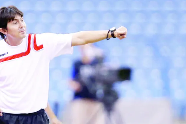 اعتذار قطري يحرج إدارة الاتفاق مع المدرب