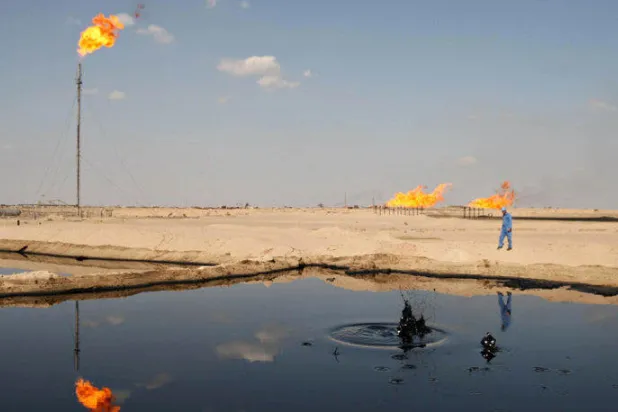 مئات العمال الأجانب يغادرون حقول نفط جنوب العراق