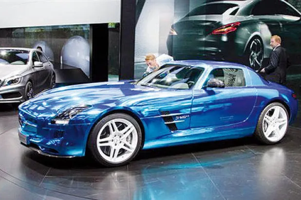 مرسيدس تنتج أسرع سيارة بقطع اللفة الكاملة.. و«هوندا» تطرح أول سيارة كهربائية بسعر متهاود