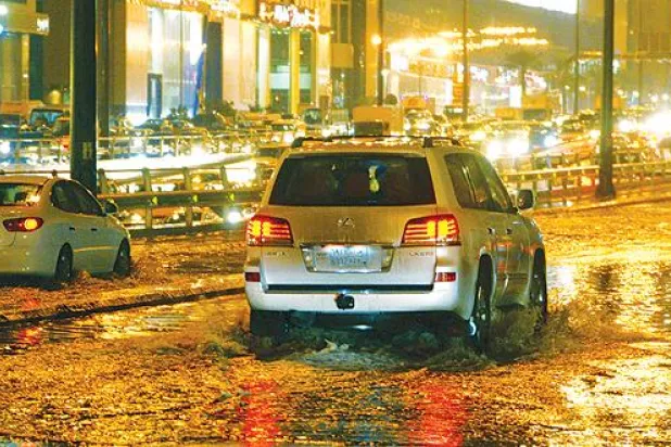 الأرصاد لـ {الشرق الأوسط}: زودنا 16 جهة حكومية بتقارير مبكرة لمواجهة مخاطر الأمطار