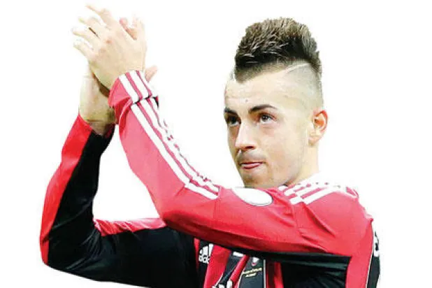 طوارئ في دفاع الميلان بسبب غياب الفرنسي ميكسيس