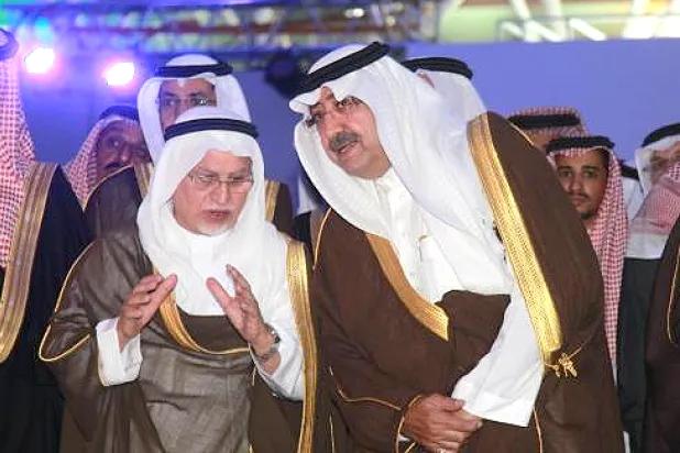 الأمير فيصل بن عبدالله وزير التربية والتعليم مع الدكتور عبدالرحمن الزامل رئيس غرفة الرياض خلال اطلاق المعرض 