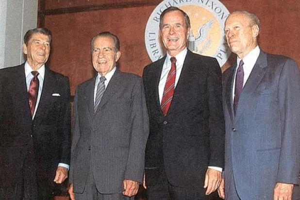 صورة خاصة أهديت لبسيوني من قبل أربعة رؤساء جمهورية ابقين في أميركا من اليسار: رونالد ريغان وريتشارد نيكسون وجورج وش (الأب) وجيرالد فورد