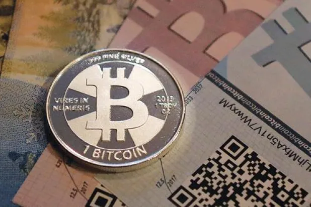 عملة «بِتْكُويْن الرقمية».. عالم مغر وغامض على حافة القانون