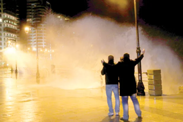 «إلكسا» تضرب دول شرق المتوسط وتمنح مواطنيها عطلة قسرية