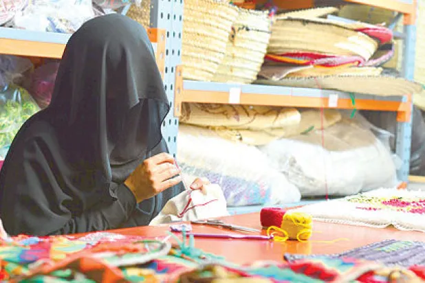 «حرفة» و«جامعة نورة» تطلقان برنامج «الروشن» لتدريب الفتيات على الحرف اليدوية