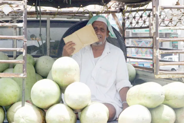 «الشؤون البلدية والقروية» تقر ضوابط وآليات تنظيمية للباعة الجائلين