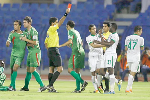 الأهلي يخصم من راتب الحربي.. واللاعب يؤكد أن هزازي أفقده أعصابه