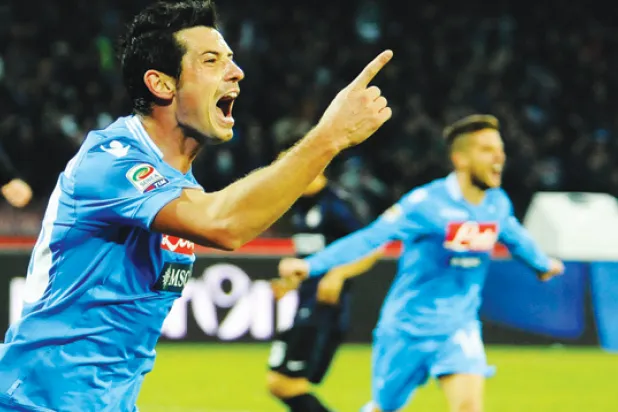 نابولي يعزز مساعيه للحاق بالصدارة الإيطالية برباعية في إنتر