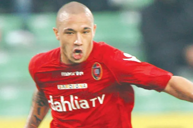 ميلان يقترب من ضم البلجيكي ناينغولان من كالياري