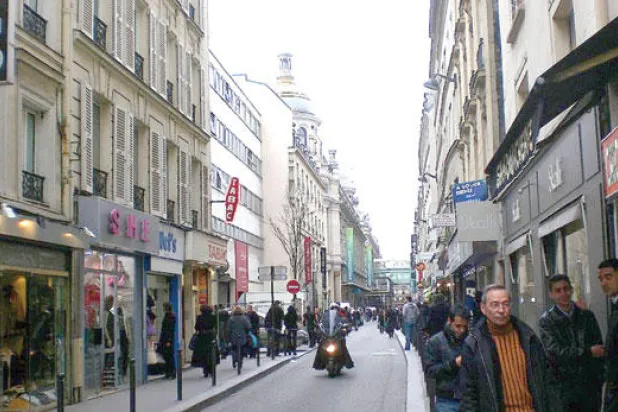 ملامح وجه باريس في عين روائي