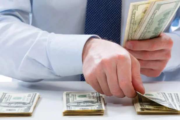 أميركا تحرص على إعطاء أفضلية لشركاتها