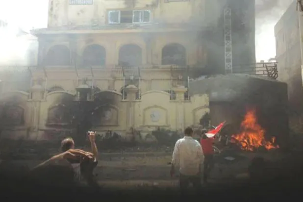 المقر الرئيس لمكتب الإرشاد التابع لجماعة الاخوان المسلمين في المقطم أثناء حرقه