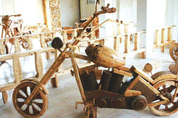 جانب من متحف حمزة ونماذج متنوعة من إنجازاته