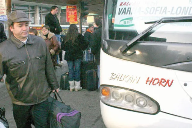 البلغاريون يميلون للهجرة إلى الغرب مع رفع القيود الأوروبية اليوم