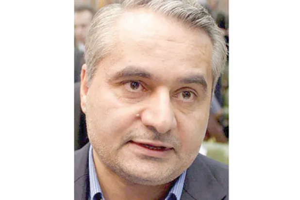 دبلوماسي مقرب من روحاني ينهي منفاه الاختياري في أميركا ويعود لإيران