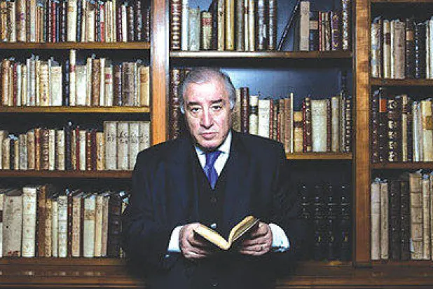 في إيطاليا.. سرقة الكتب بنكهة سياسية