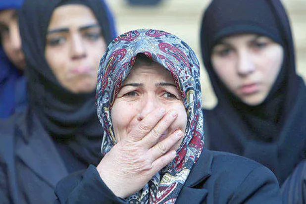 أهالي ضحايا تفجير حارة حريك يتسلمون جثث ذويهم بحزن كبير