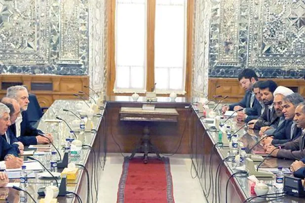 زيارة الوفد البرلماني البريطاني إلى طهران تثير جدلا في الأوساط المتشددة