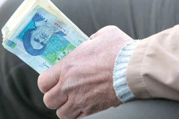 إيران تؤجل للمرة الثانية خطط إلغاء الأصفار عن العملة