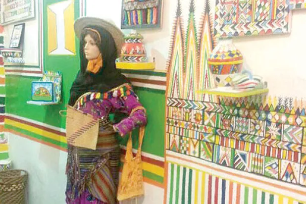 الإرث الثقافي العسيري ضمن 300 قطعة في متحف الفنانة ({الشرق الأوسط})