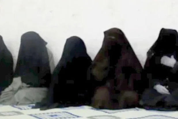 «داعش» يستخدم النساء في «حرب إعلامية» مع «الحر»