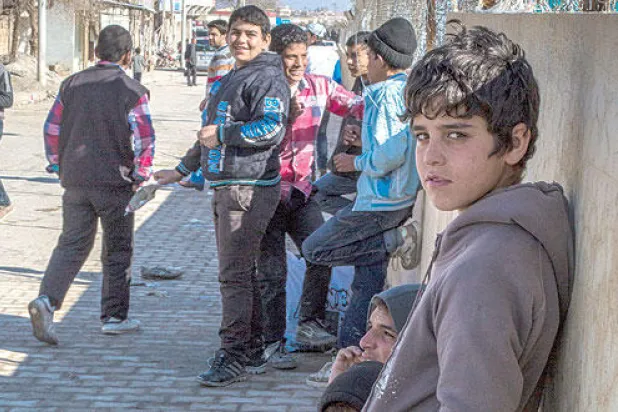 سوريون يفرون من «داعش».. و يعلقون على الحدود التركية