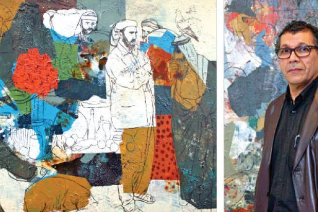 الفنان أمام أحد أعماله