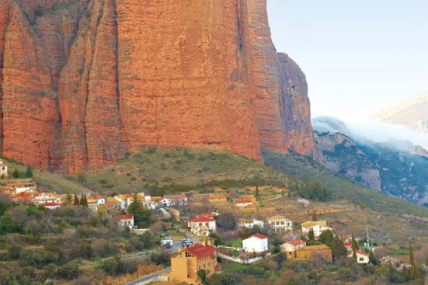 فرص عقارية ثمينة على الحدود بين إسبانيا وفرنسا