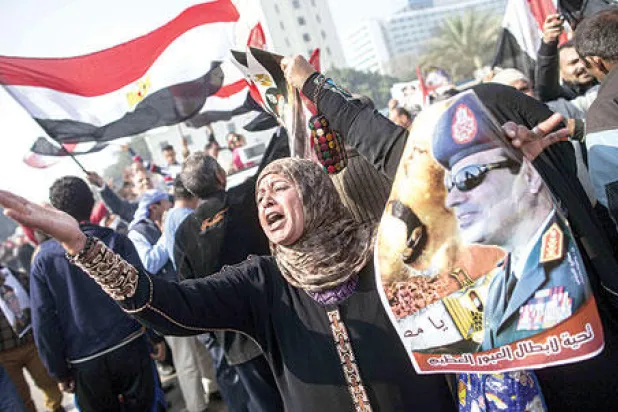 ميدان التحرير غص بألوف المصريين محتضنا {خريطة الطريق}