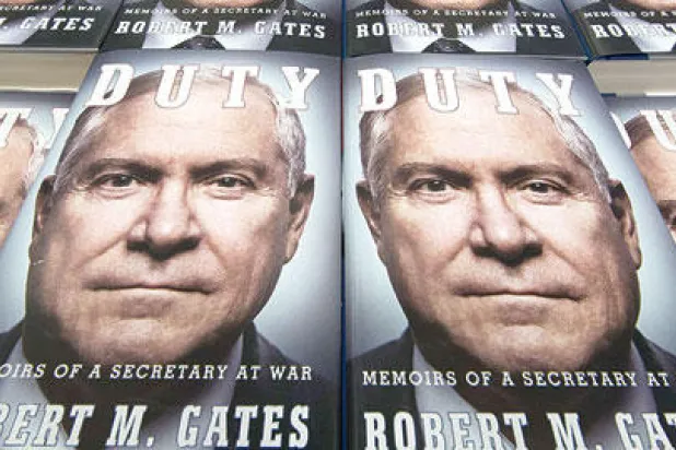 وزير الدفاع الأميركي السابق يشن حربا إعلامية على إدارة أوباما