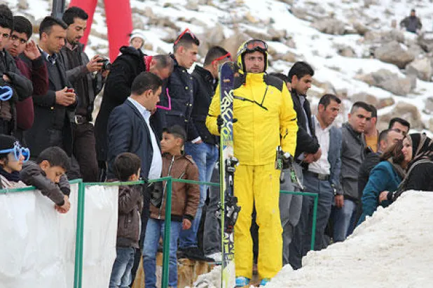 مهرجان للتزلج على الثلج بحضور جماهيري وإعلامي واسع