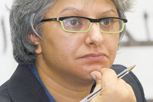 أرملة بلعيد لـ («الشرق الأوسط»):  السلطة في تونس تماطل في كشف حقيقة اغتياله