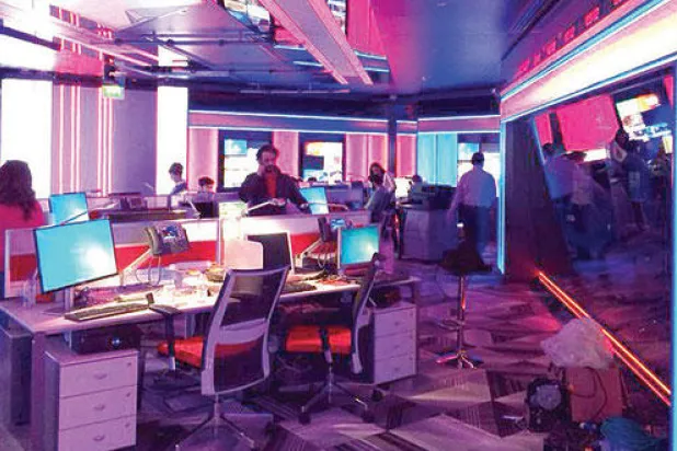 داخل ستديوهات العربية