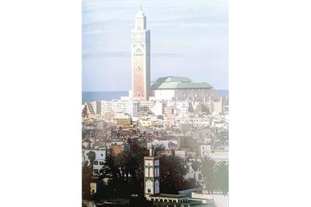 وزير الثقافة المغربي يوقع اتفاقية مشتركة لتقديم تسجيل الدار البيضاء ضمن قائمة التراث العالمي