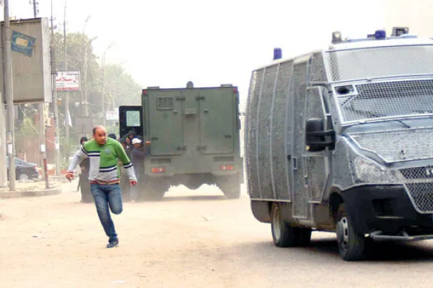 أعمال عنف واشتباكات مسلحة خلال محاولات قوات الأمن منع إرهاب «الإخوان»